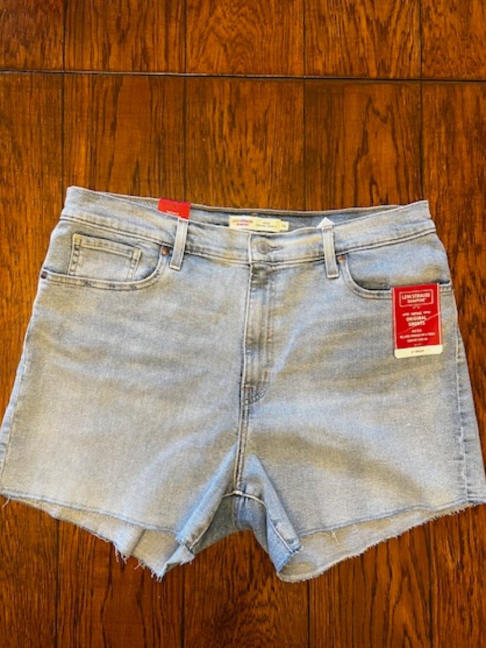 New W/tags Women's Levis Strauss Signature Shorts, Size 16 W33, Blue, Pockets,